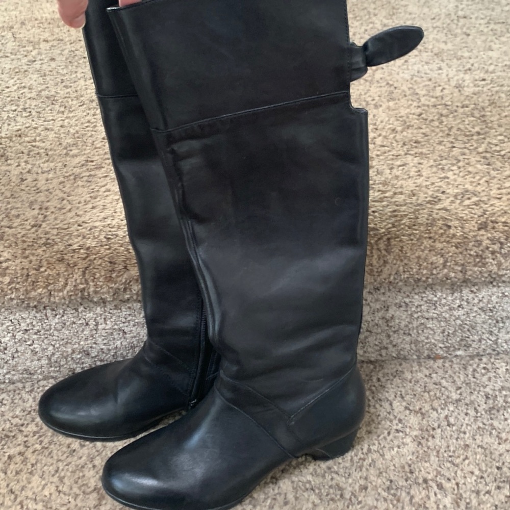 Dansko 39 black calf boots w/bow